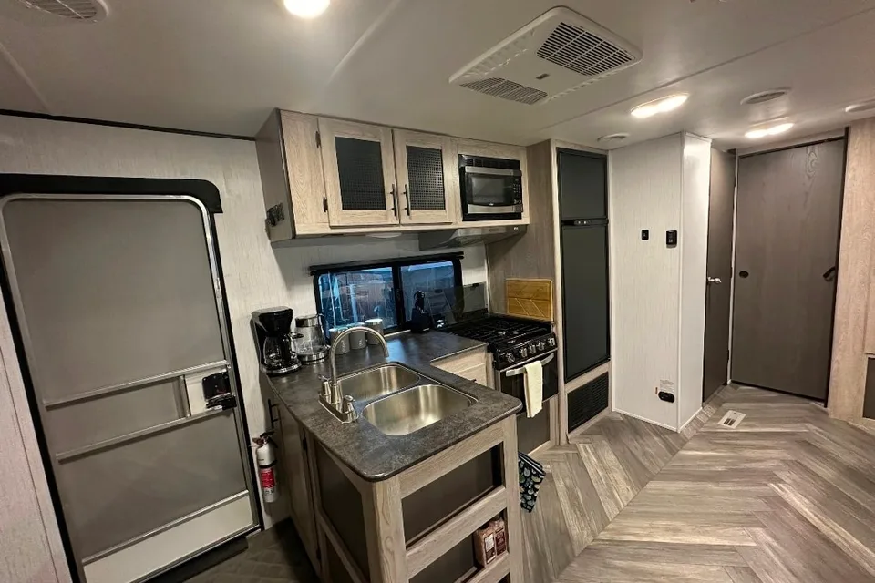 Sergei's Heartland Prowler 320 BH Travel Trailer