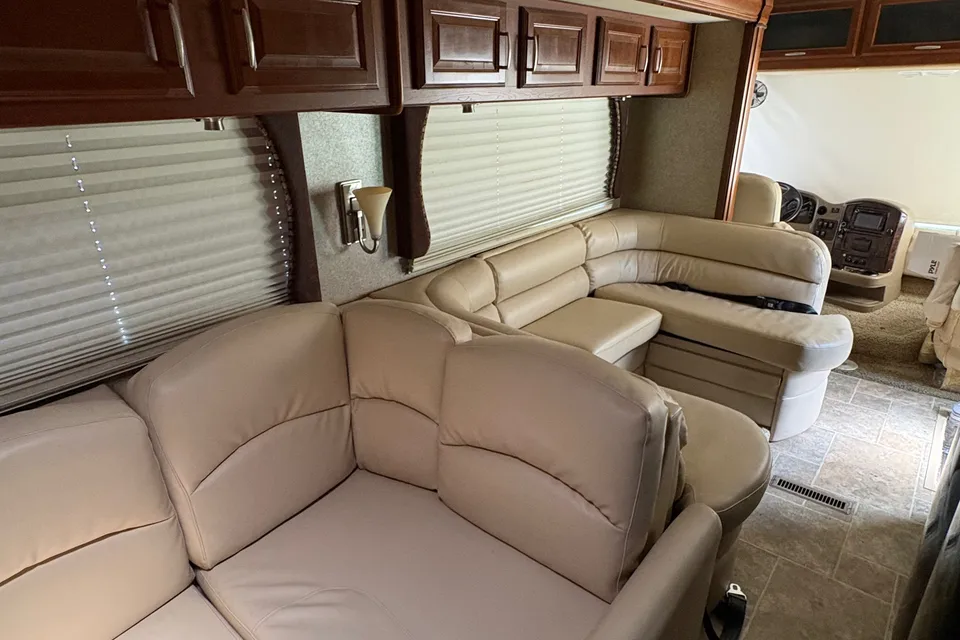Executive Thor Challenger 37dt Motor Coach Class A