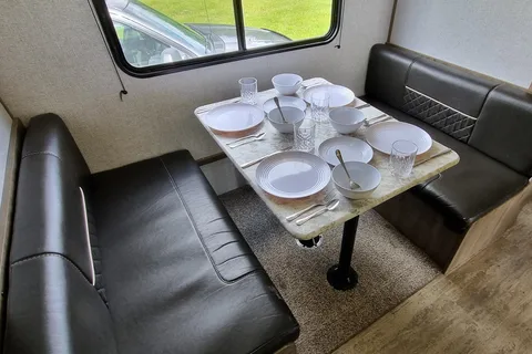 Gerry's Dutchmen Aspen Trail 3251TH Toy Hauler