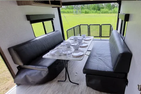 Gerry's Dutchmen Aspen Trail 3251TH Toy Hauler