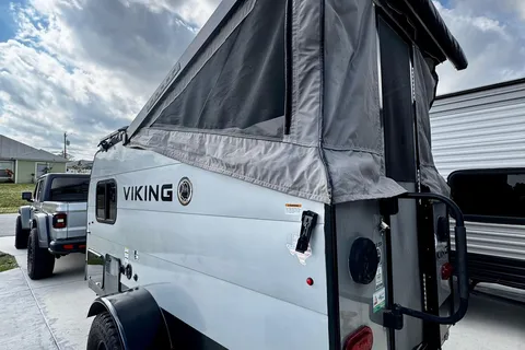 Diego's Coachmen viking 9.0 Travel Trailer