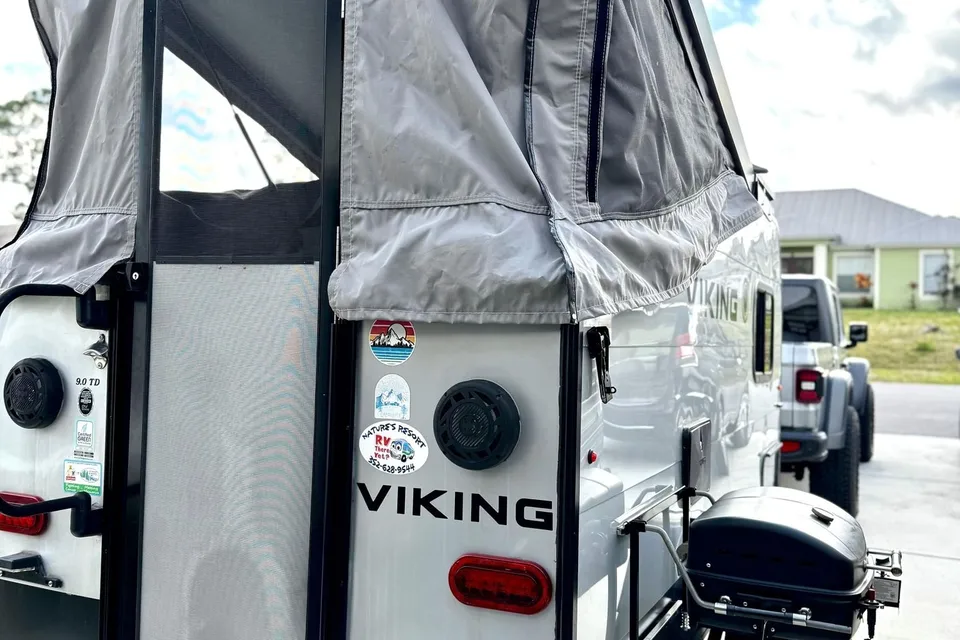 Diego's Coachmen viking 9.0 Travel Trailer
