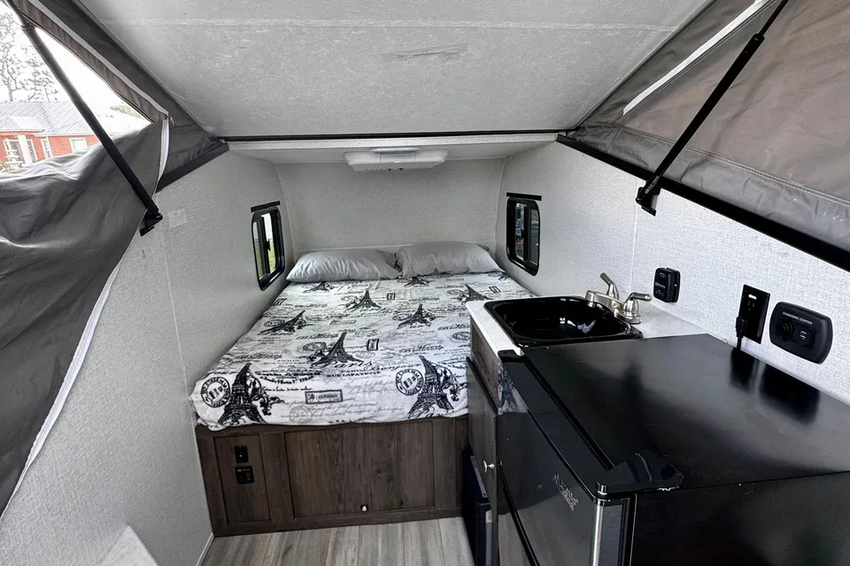 Diego's Coachmen viking 9.0 Travel Trailer