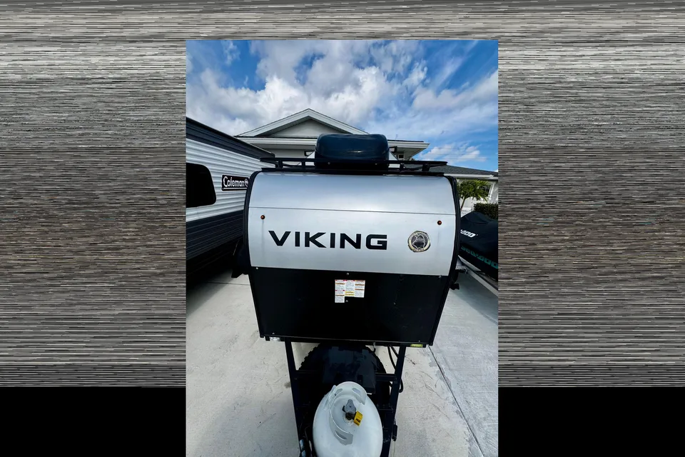 Diego's Coachmen viking 9.0 Travel Trailer