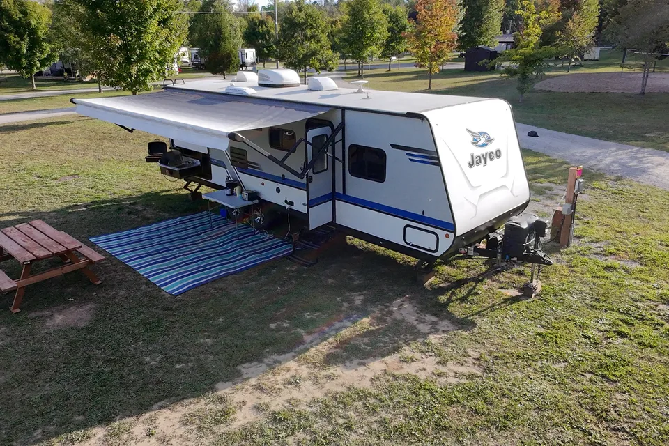 Darby's Jayco JayFeather 25BH Travel Trailer