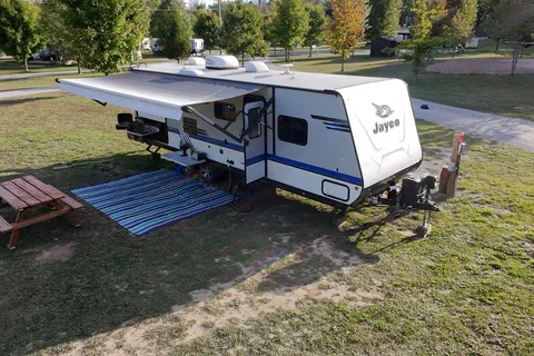 Darby's Jayco JayFeather 25BH Travel Trailer
