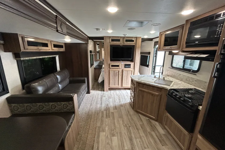 Darby's Jayco JayFeather 25BH Travel Trailer