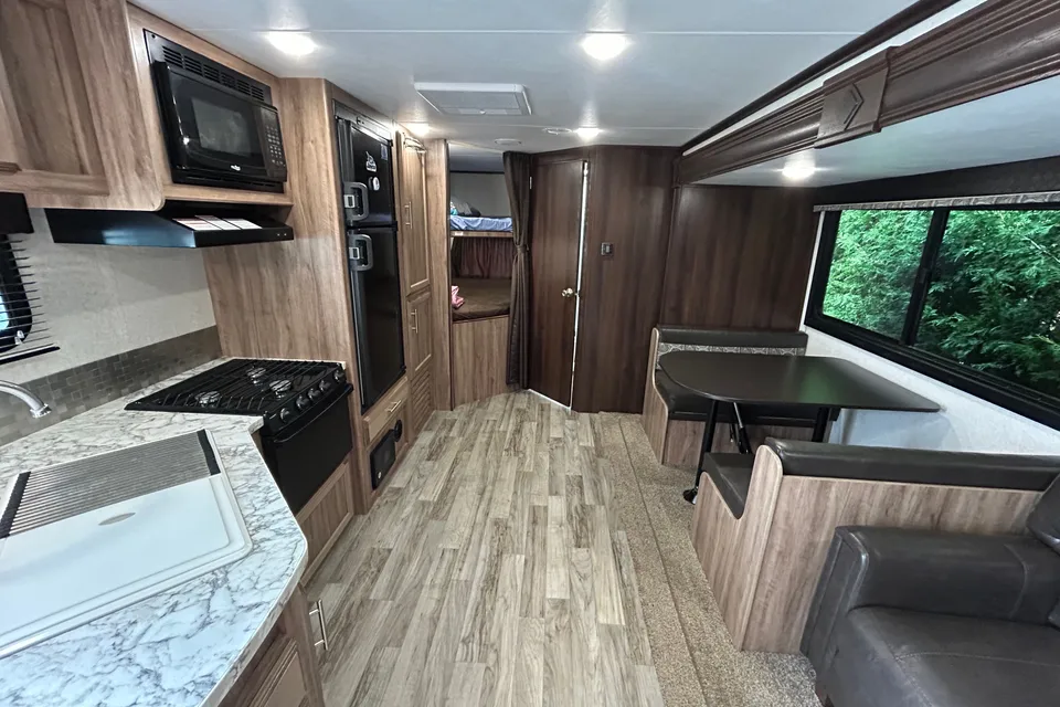 Darby's Jayco JayFeather 25BH Travel Trailer