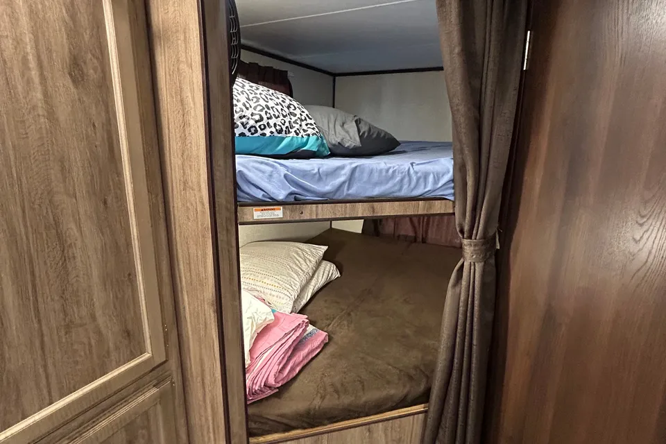 Darby's Jayco JayFeather 25BH Travel Trailer