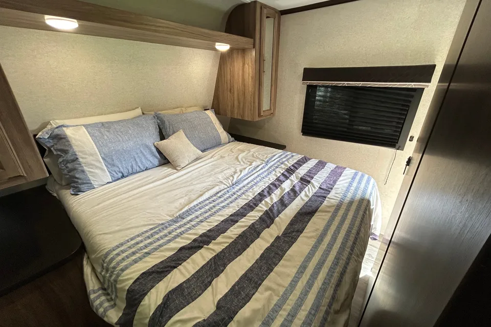 Darby's Jayco JayFeather 25BH Travel Trailer