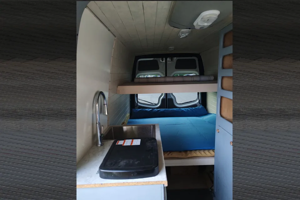 Chao's Mercedes-Benz sprinter 2500 Class B