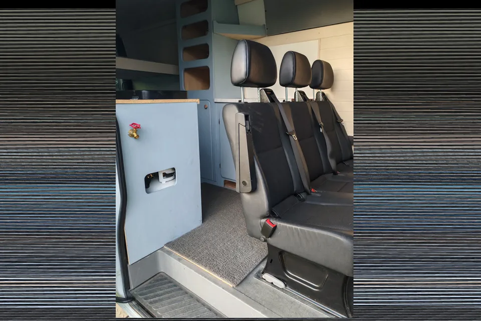 Chao's Mercedes-Benz sprinter 2500 Class B