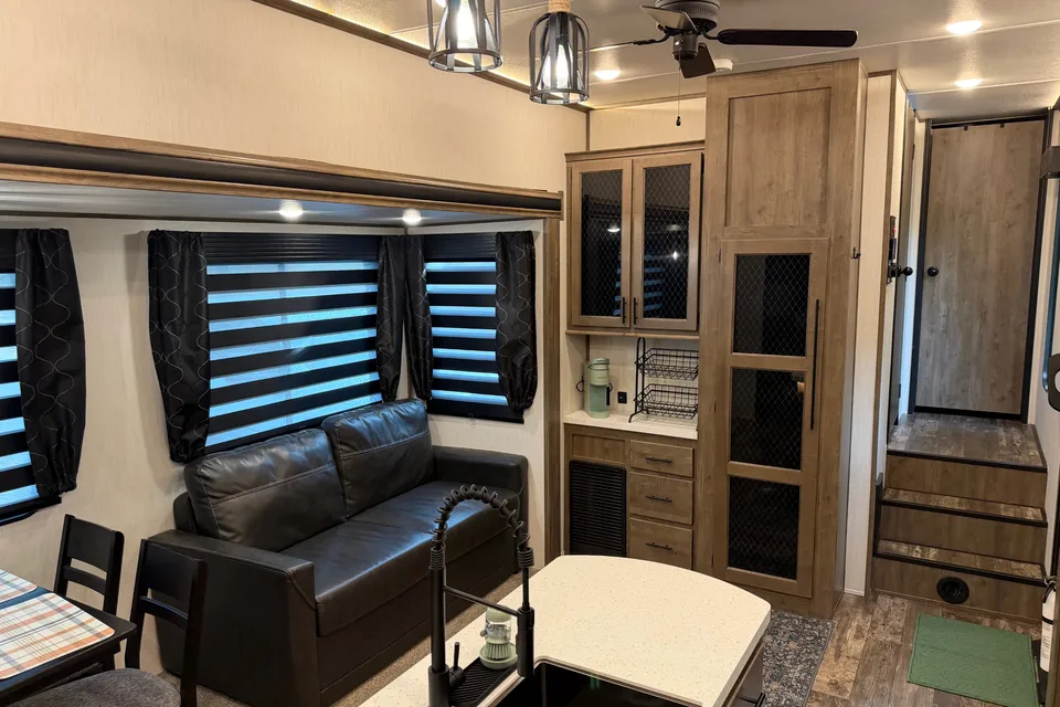 Inn at the Woods: Forest River Sabre 38 DBQ Fifth Wheel