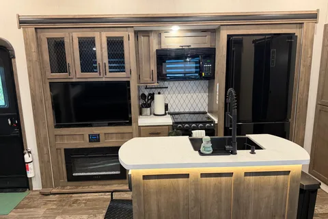 Inn at the Woods: Forest River Sabre 38 DBQ Fifth Wheel