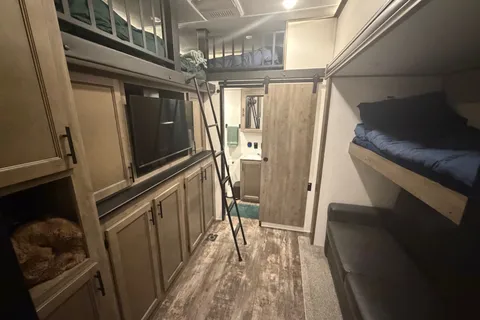 Inn at the Woods: Forest River Sabre 38 DBQ Fifth Wheel