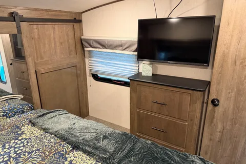 Inn at the Woods: Forest River Sabre 38 DBQ Fifth Wheel