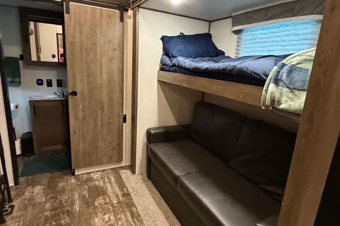 Inn at the Woods: Forest River Sabre 38 DBQ Fifth Wheel