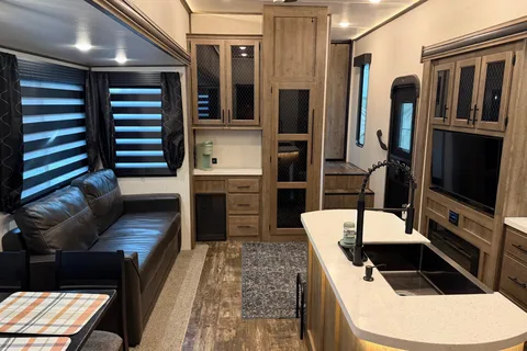 Inn at the Woods: Forest River Sabre 38 DBQ Fifth Wheel