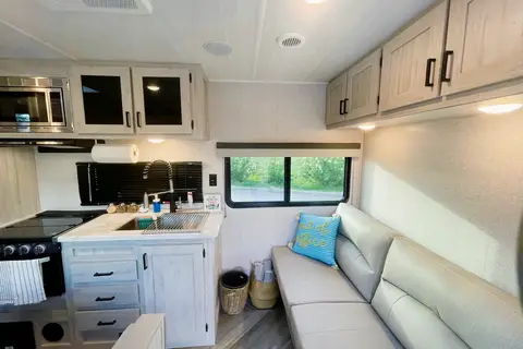 Gerardo's East to West Della Terra 250bh Travel Trailer