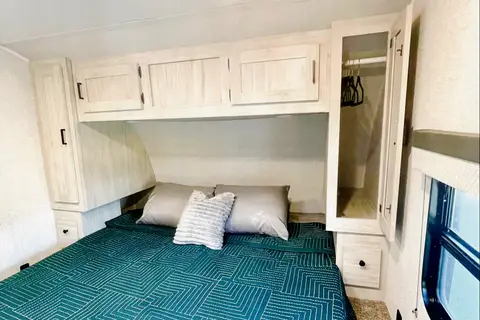 Gerardo's East to West Della Terra 250bh Travel Trailer