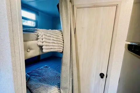 Gerardo's East to West Della Terra 250bh Travel Trailer