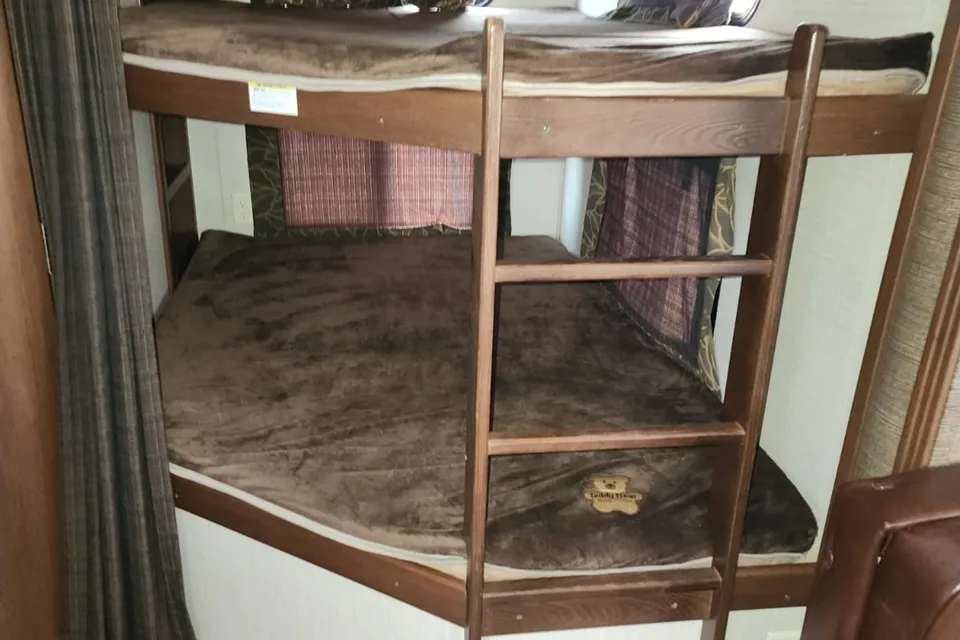 2015 Keystone 272BHS *bunk beds*
