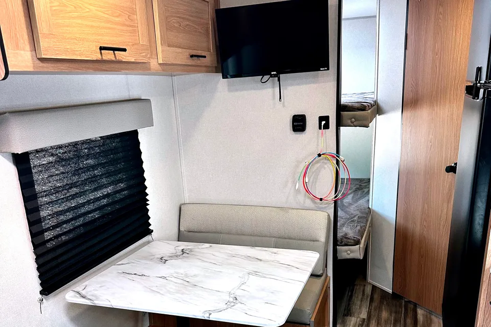 2022 Prime Time Avenger-Bunks-Family Friendly-fully equipped