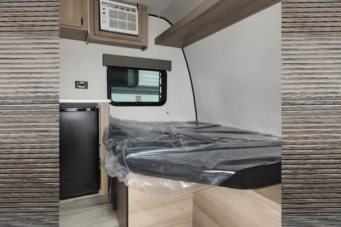 Light Weight Coleman 13B Travel Trailer