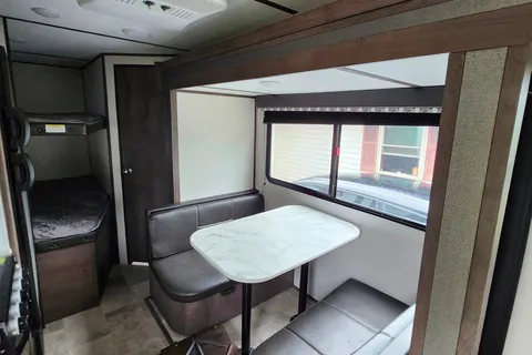 Dutchmen Coleman light 1905bh Travel Trailer
