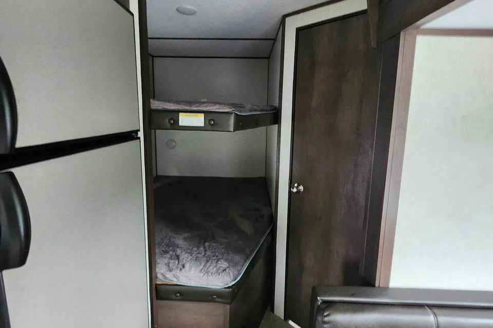 Dutchmen Coleman light 1905bh Travel Trailer