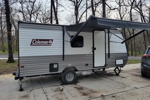 Cozy Lightweight adventure ready Coleman 21ft Camper