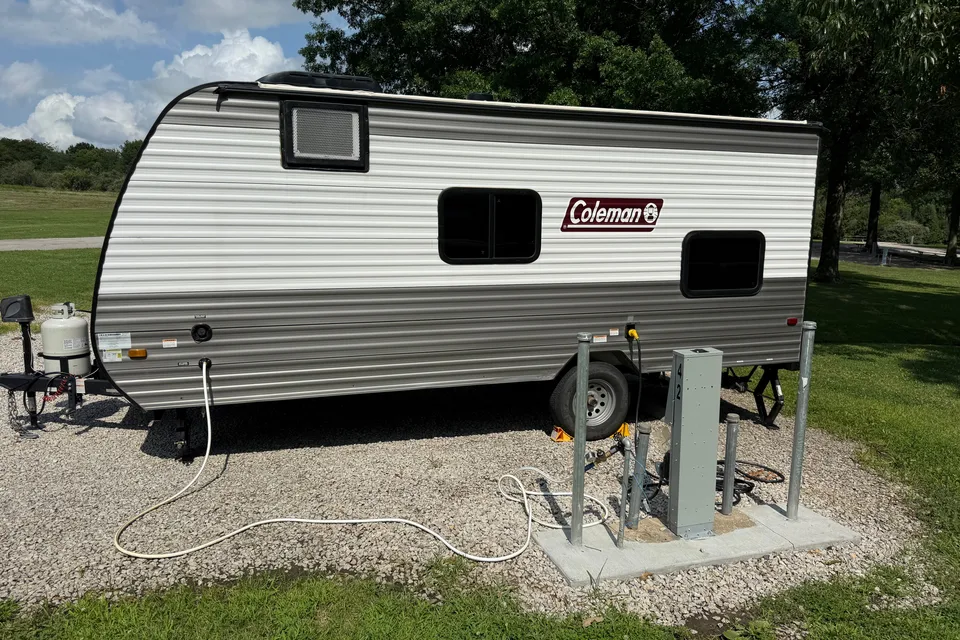 Cozy Lightweight adventure ready Coleman 21ft Camper