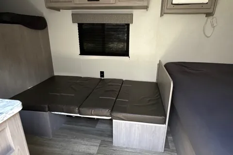 Cozy Lightweight adventure ready Coleman 21ft Camper