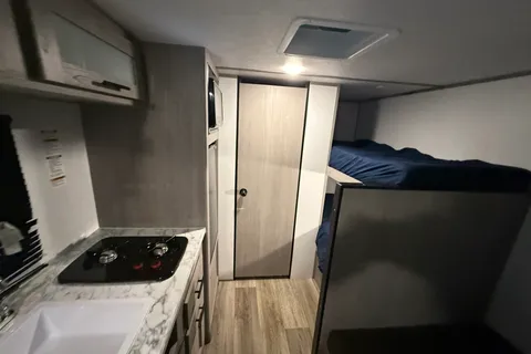 Cozy Lightweight adventure ready Coleman 21ft Camper