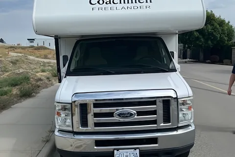 Raymond's Coachmen Freelander Class C
