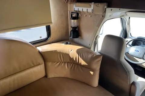 Raymond's Coachmen Freelander Class C