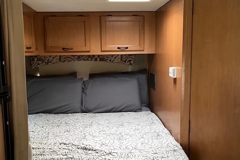 Raymond's Coachmen Freelander Class C