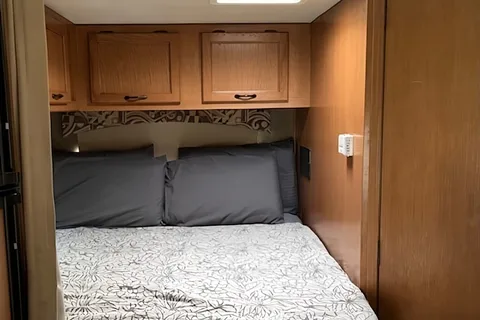 Raymond's Coachmen Freelander Class C