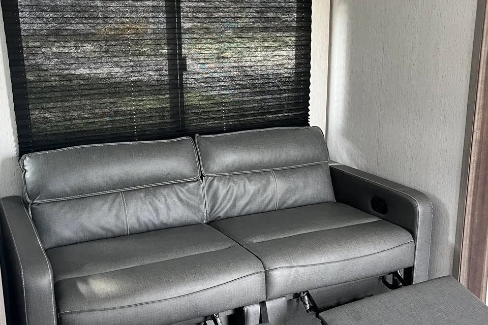2022 Coleman Cozy Camper | Sleeps 6-8 | Family Friendly | Adventure Ready!