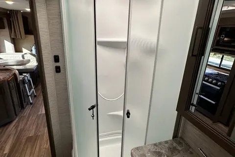 Thor Motor Coach Fourwind 31EV Class C with fully equipped kitchen and bathroom