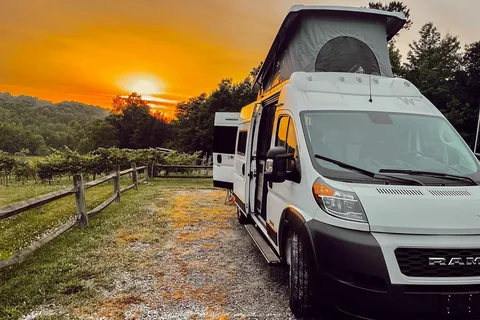 Winnebago Solis 59p - Class B