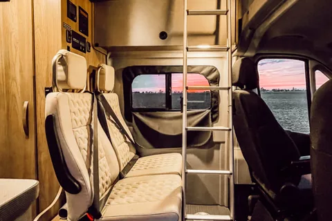 Winnebago Solis 59p - Class B