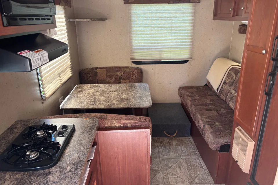Gerard's Crossroads Zinger 19 Travel Trailer