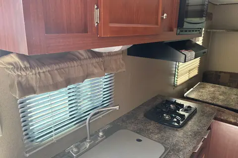 Gerard's Crossroads Zinger 19 Travel Trailer