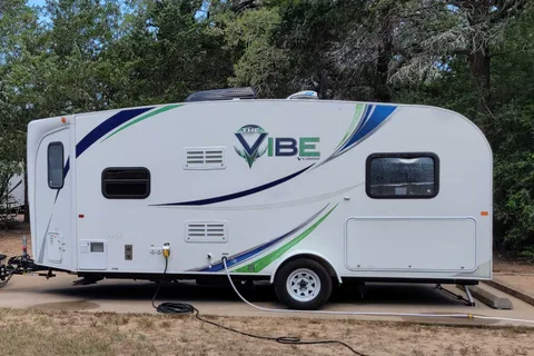 Catch the Vibe! Cozy Comfort, fully Equiped for Cooking, for 4-5 + your dogs!