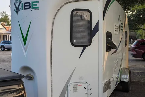 Catch the Vibe! Cozy Comfort, fully Equiped for Cooking, for 4-5 + your dogs!
