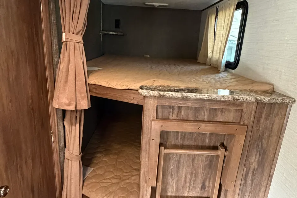 Easy to Tow Half TON Ready Double Bunk 28 feet Travel Trailer with Slideout
