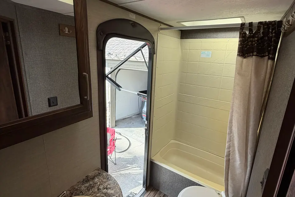 Easy to Tow Half TON Ready Double Bunk 28 feet Travel Trailer with Slideout
