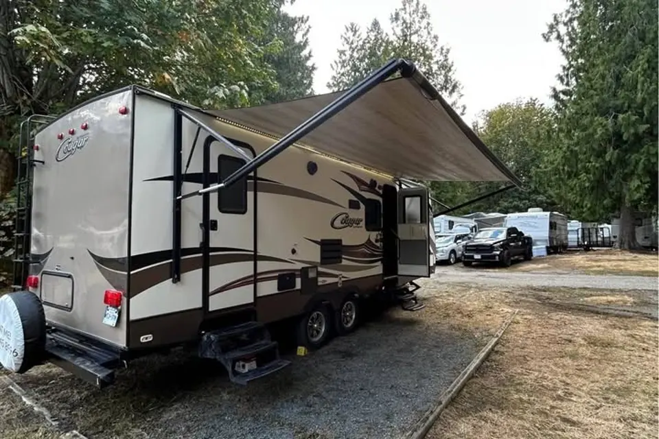 Easy to Tow Half TON Ready Double Bunk 28 feet Travel Trailer with Slideout