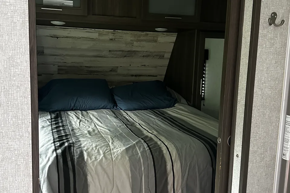 Coys Dutchmen Kodiak Ultra Light Travel Trailer